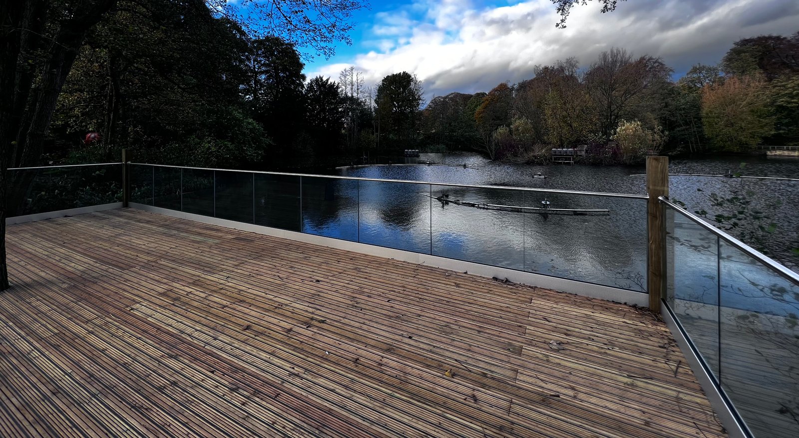 Glass balustrade channel system for frameless glass