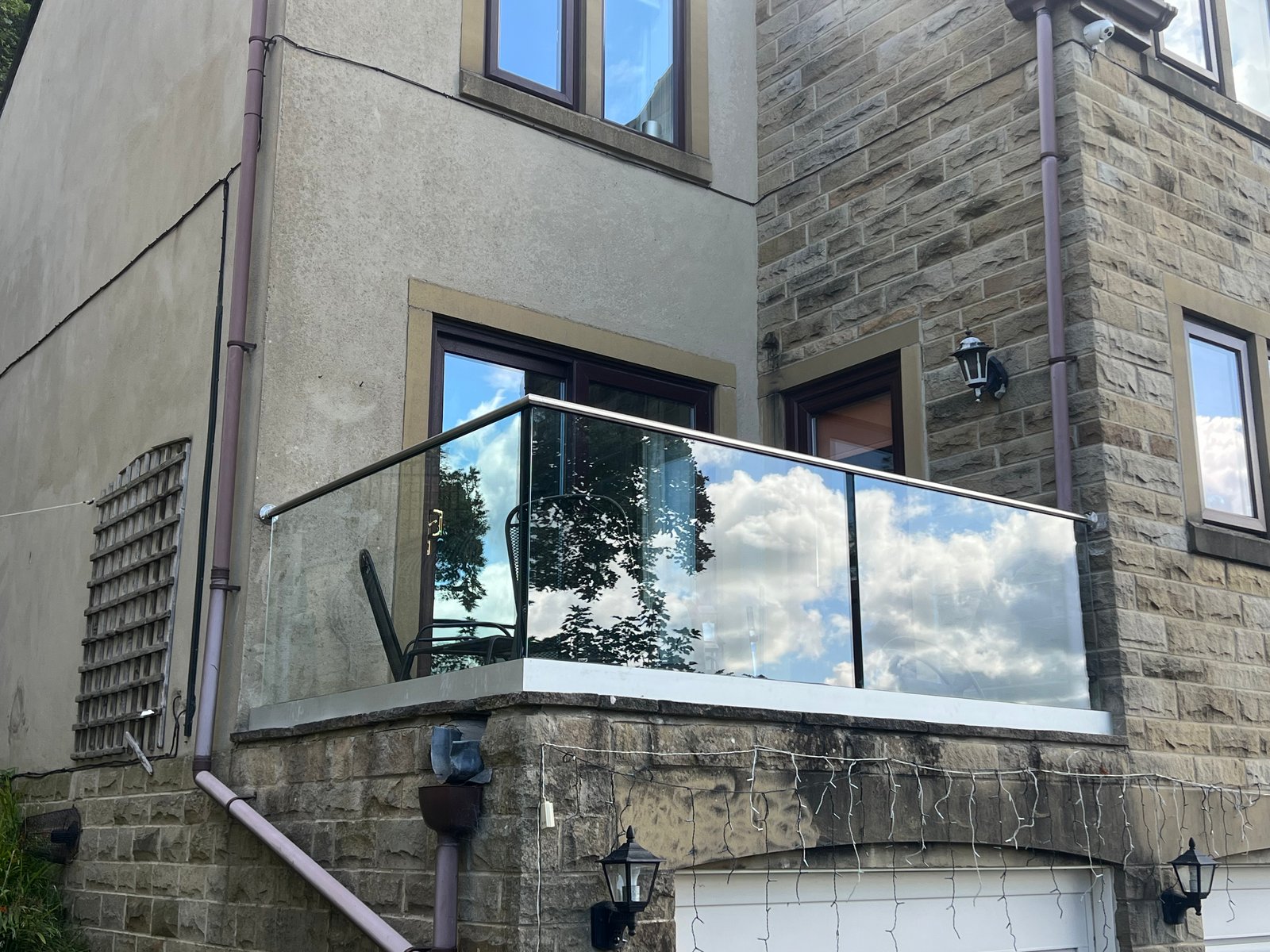 Close view of a glass balustrade handrail system