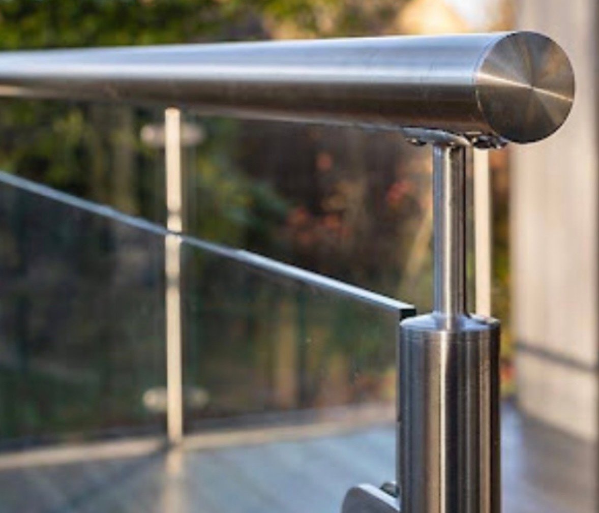 Post and glass balustrade thickness guide