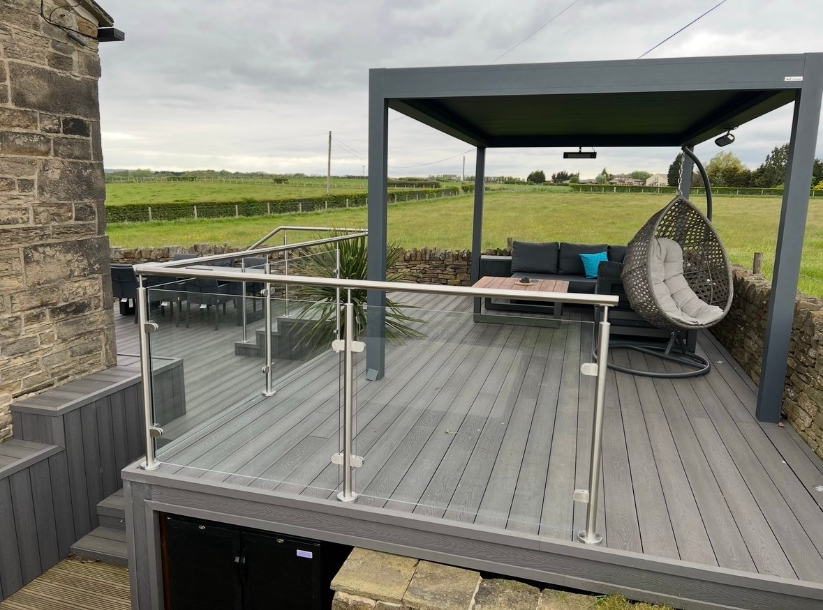 Post and glass balustrade with handrail