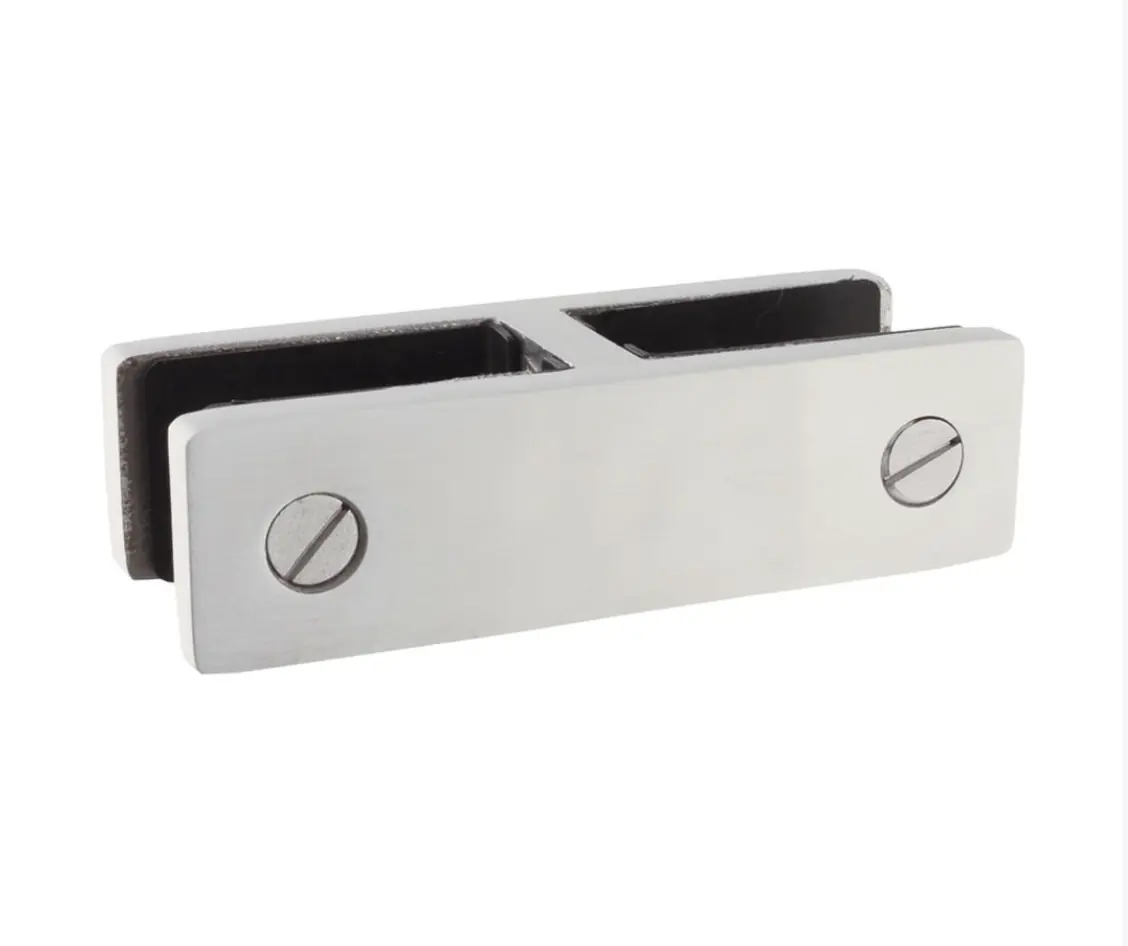 Middle glass stiffener bracket for balustrade systems