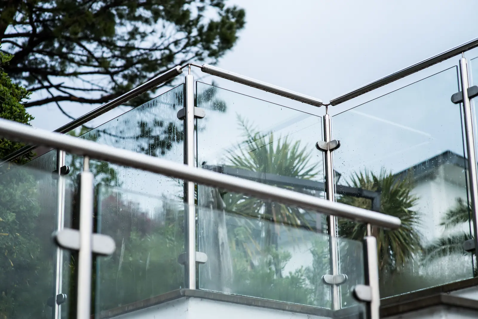 Round stainless steel handrail for balustrade